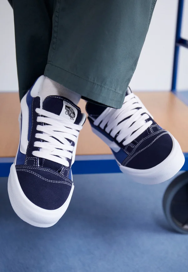 KNU SKOOL UNISEX - Skateschuh - navy/true white
