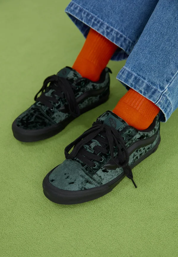 KNU SKOOL UNISEX - Skateschuh - scarab