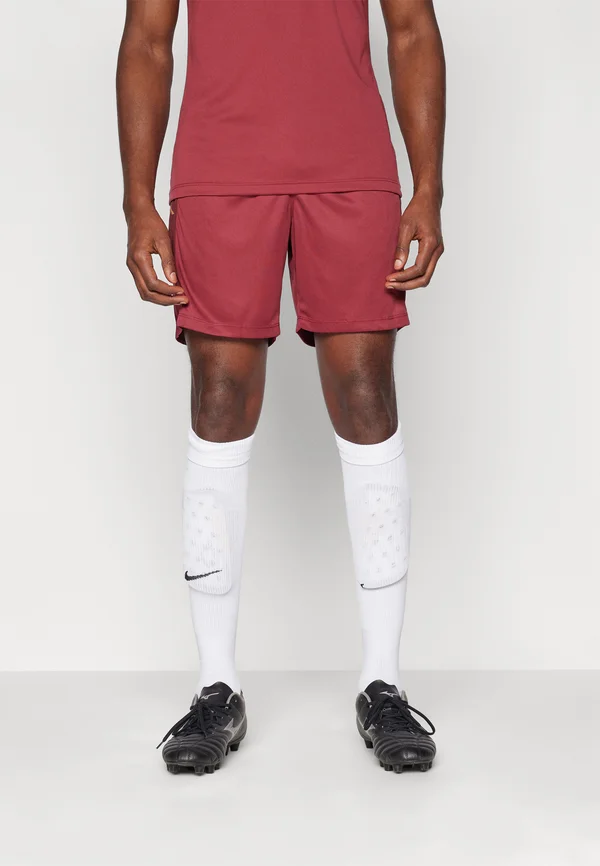 Kurze Sporthose - red granata