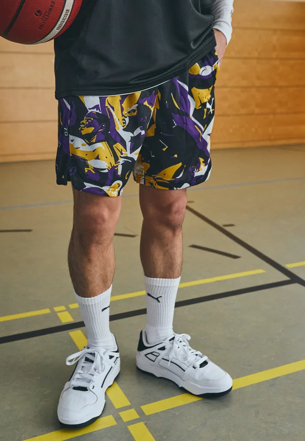 Kurze Sporthose - team violet aop