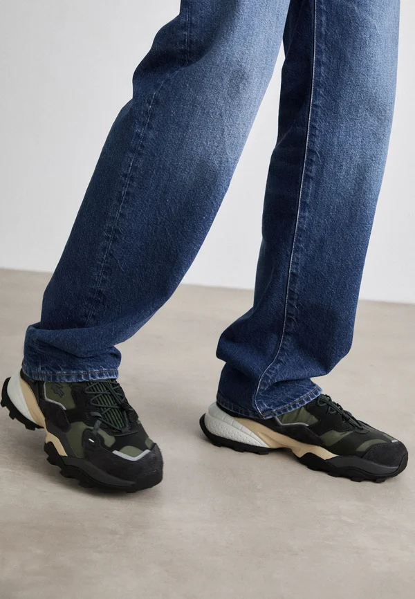 L-GUARD BRKR 224 - Sneaker low - khaki/dark green