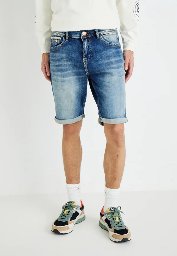 LANCE - Jeans Shorts - tarion wash