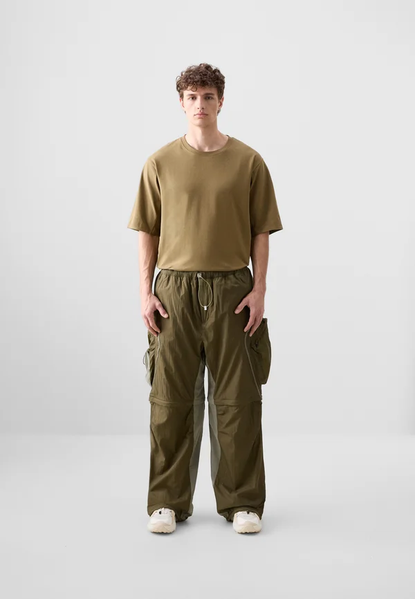 LATITUDE FLIGHT PANT - Outdoor-Hose - army green