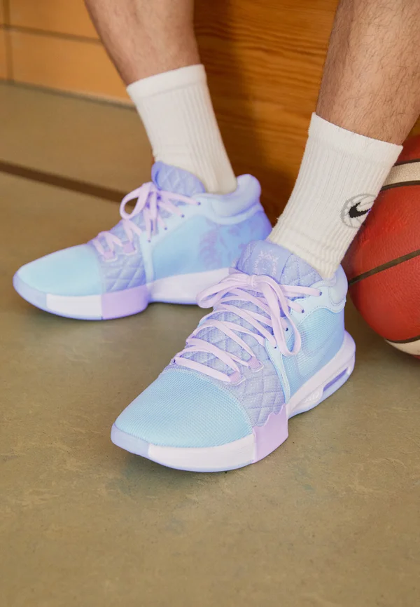 LEBRON WITNESS - Basketballschuh - glacier blue/white/light armory blue