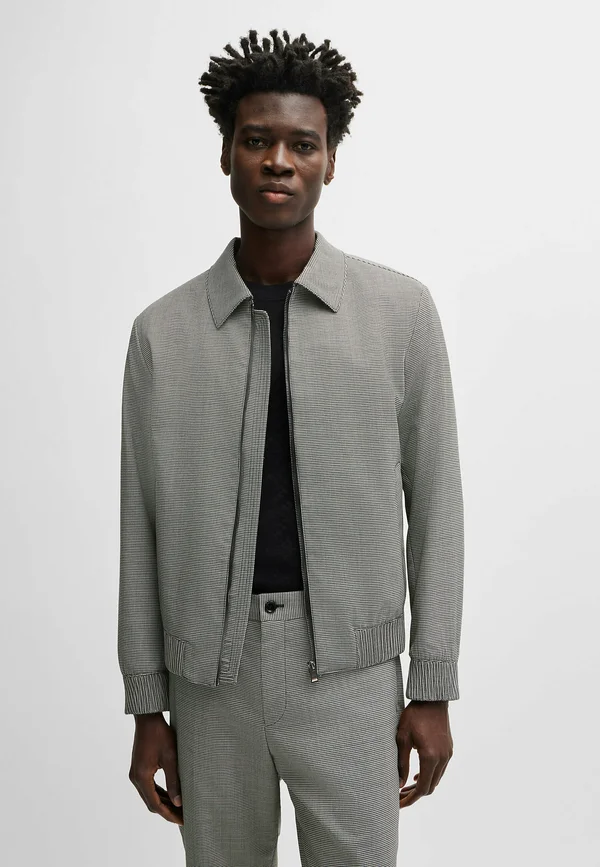 Leichte Jacke - black one