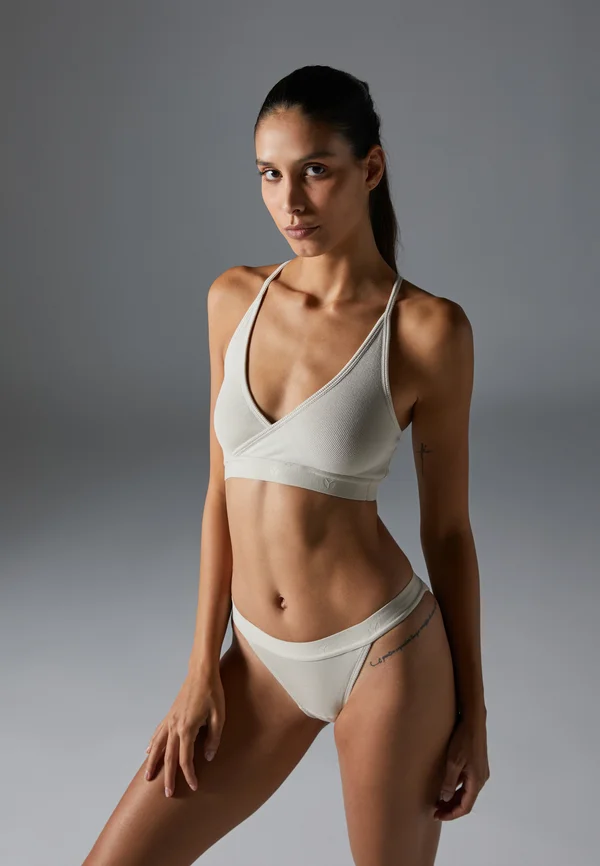 LIGHT SUPPORT TRIANGLE SPORTS BRA WITH ADJUSTABLE CROSS BACK STRAPS - Sport-BH mit leichter Stützkraft - beige