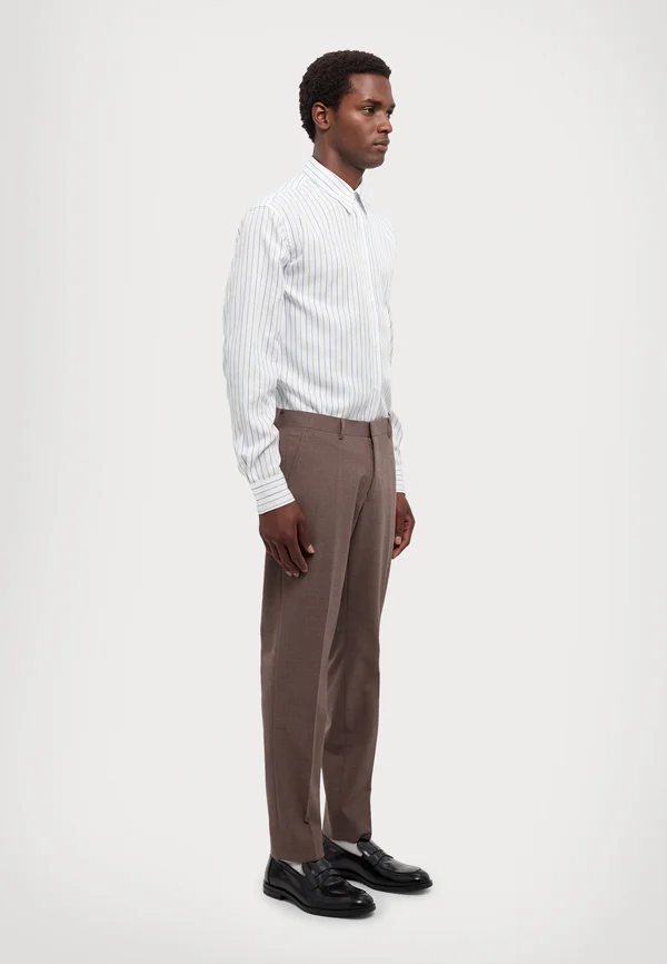 LIGHT TRAVEL PANT - Anzughose - frosted brown