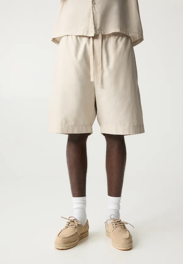 LINEN BLEND BERMUDA - Jogginghose - beige