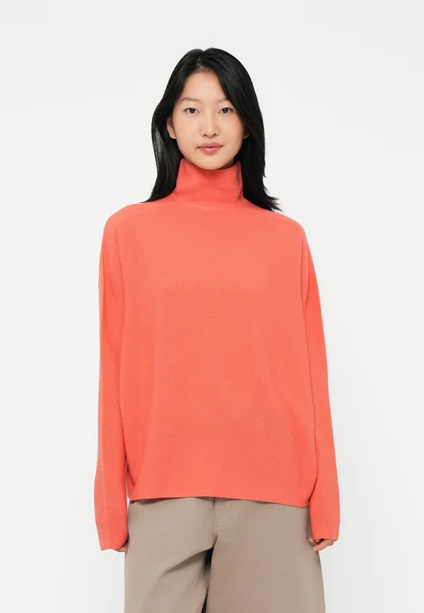 LIORA - Strickpullover - orange