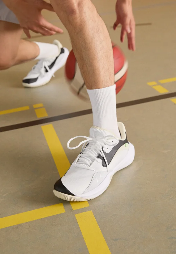 LOCKDOWN 7 LOW - Basketballschuh - white/silt