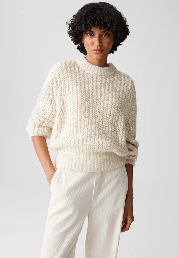 LOCKERE PASSFORM RUNDHALSAUSSCHNITT - Strickpullover - macadamia