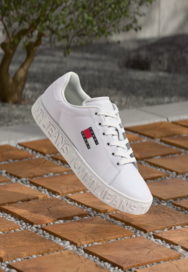 LOGO OUTSOLE - Sneaker low - white