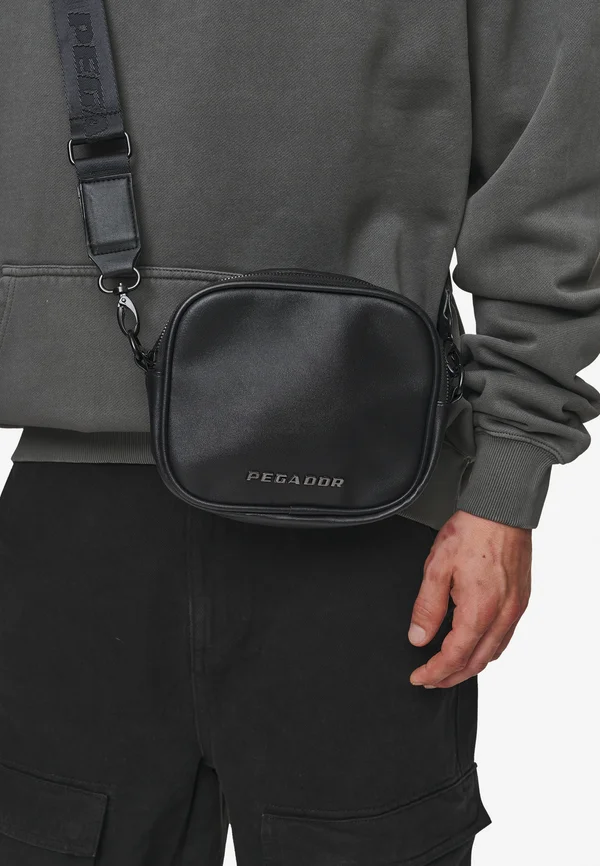LOGO SHOULDER STRAP BAG UNISEX - Umhängetasche - black