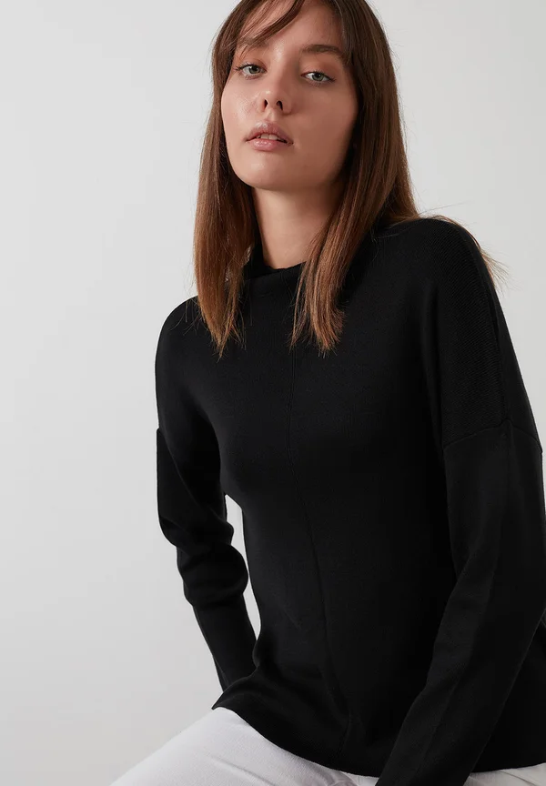 LONG BACK COLLAR - Strickpullover - black