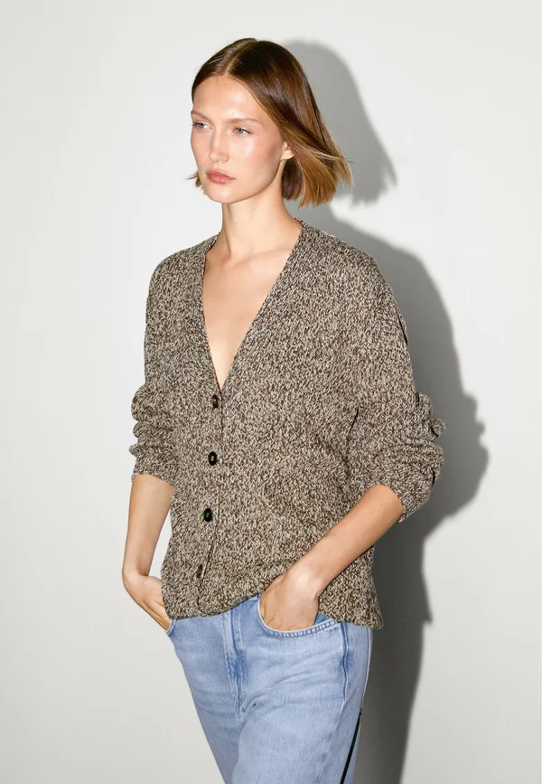 LONG MOULINÉ V-NECK WITH BUTTONS - Strickjacke - brown
