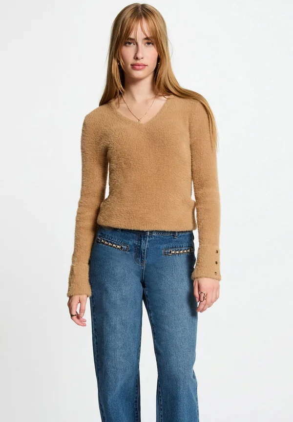 LONG-SLEEVED WITH FLUFFY - Strickpullover - camel