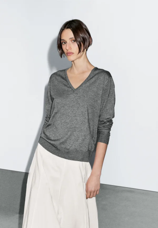 LONG SLEEVES WITH V-NECK - Strickpullover - grey