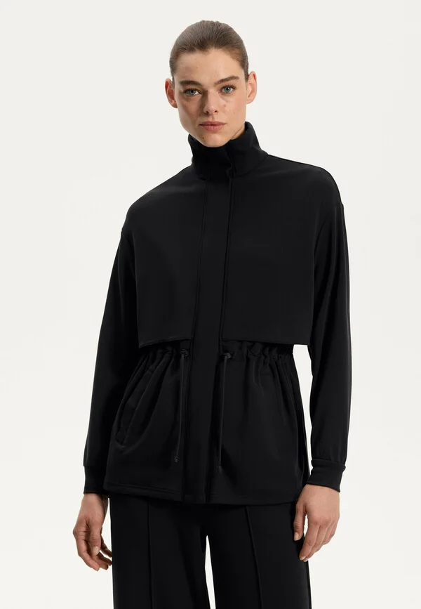 LONG SOFT-TOUCH WITH POCKETS - Klassischer Mantel - black