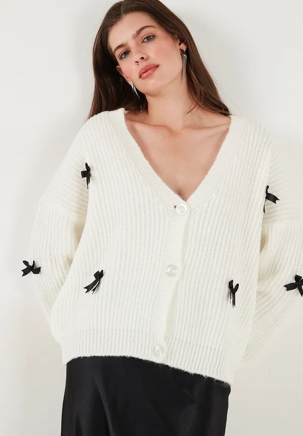 LOOSE FIT - Strickjacke - ecru