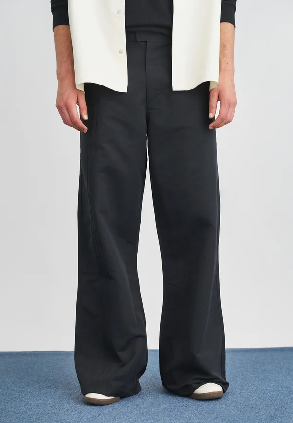 LOOSE FLARED  - Stoffhose - black