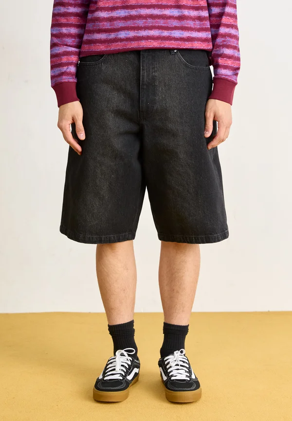 LOOSE WAVE - Jeans Shorts - black denim