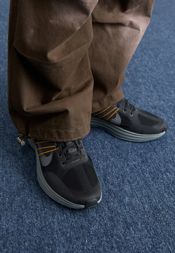 LUNAR ROAM UNISEX - Sneaker low - black/iron grey/smoke grey/laser orange/reflect silver