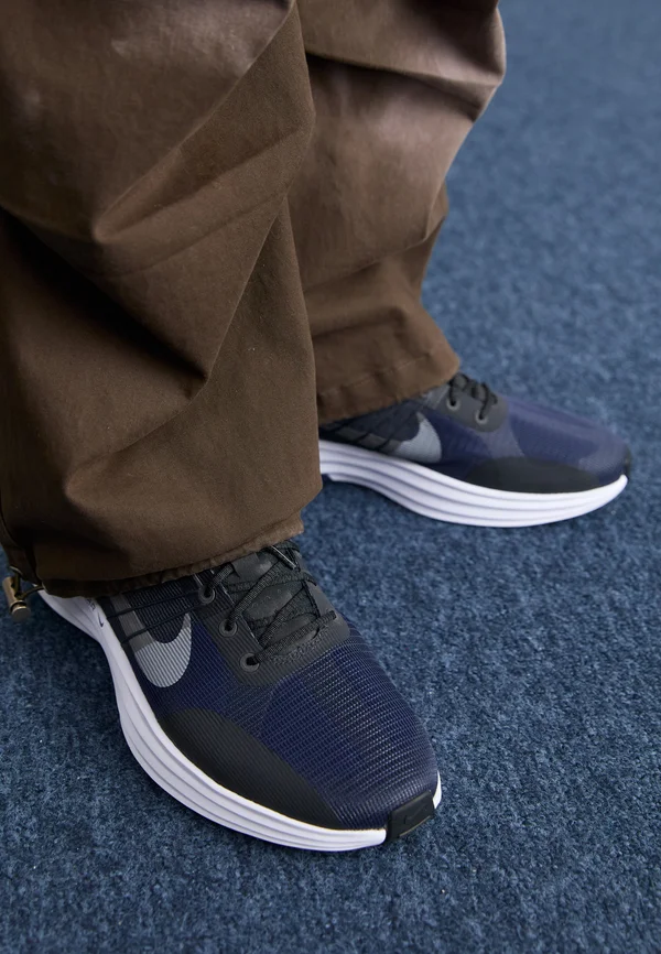 LUNAR ROAM UNISEX - Sneaker low - black/reflect silver/midnight navy/white