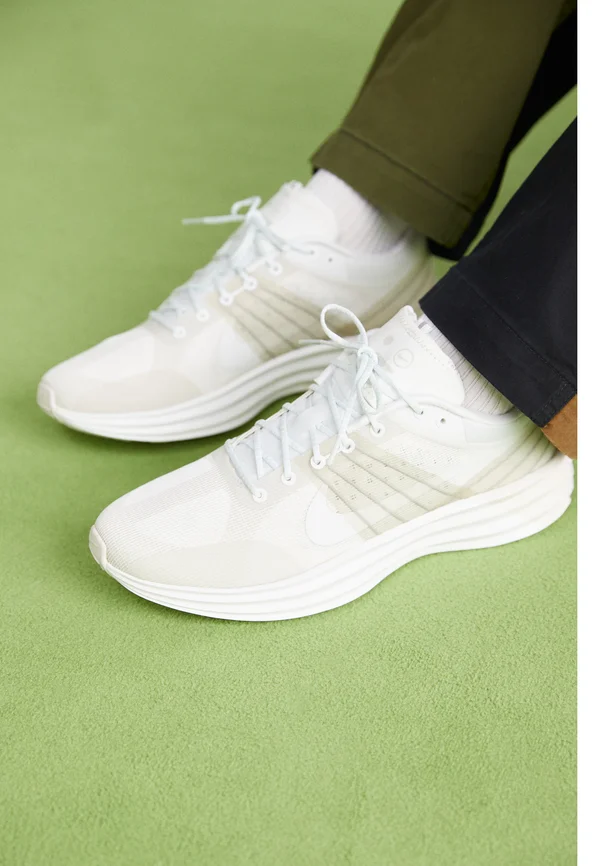 LUNAR ROAM UNISEX - Sneaker low - summit white/phantom/light bone