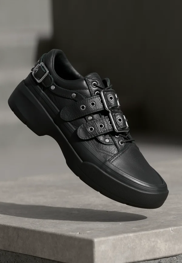 LX OLD SKOOL BUCKLE - Sneaker low - black