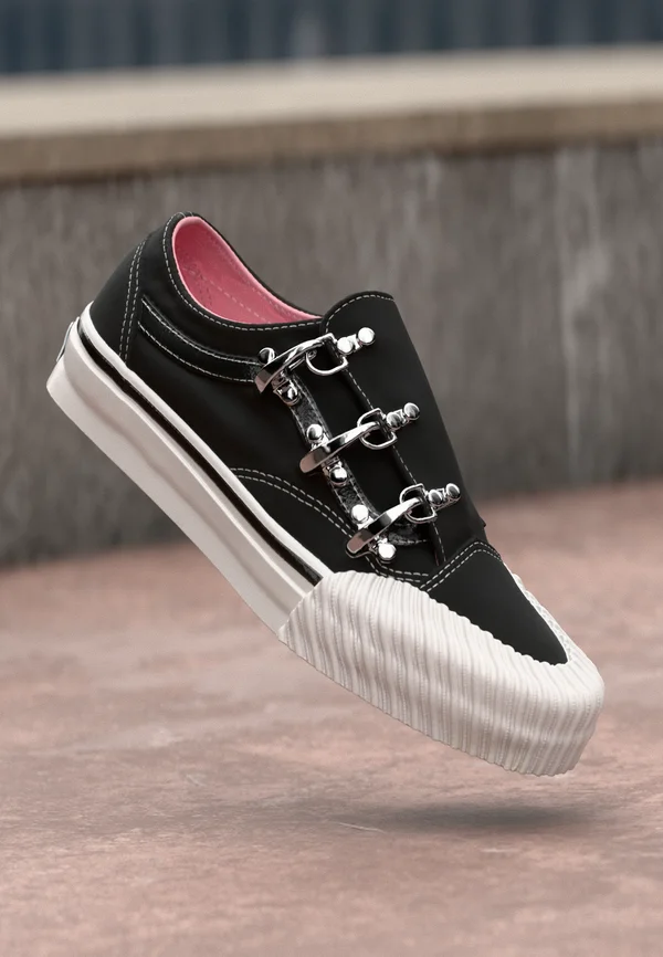 LX OLD SKOOL WRAP - Sneaker low - black/white