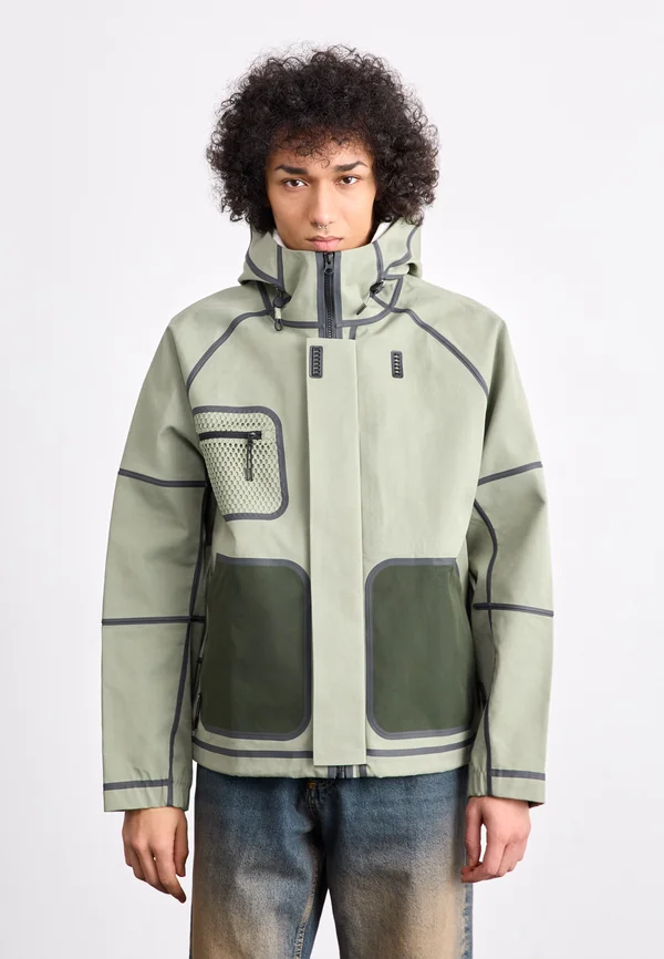 M NK TCH SF - Leichte Jacke - light army black