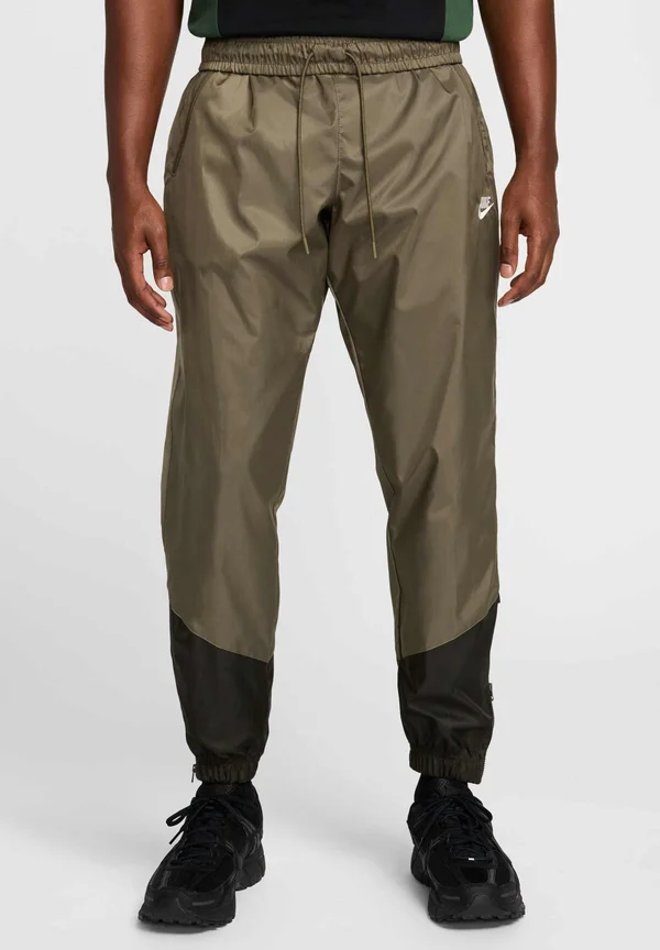 M NK WR WVN LND   - Jogginghose - medium olive sequoia sail