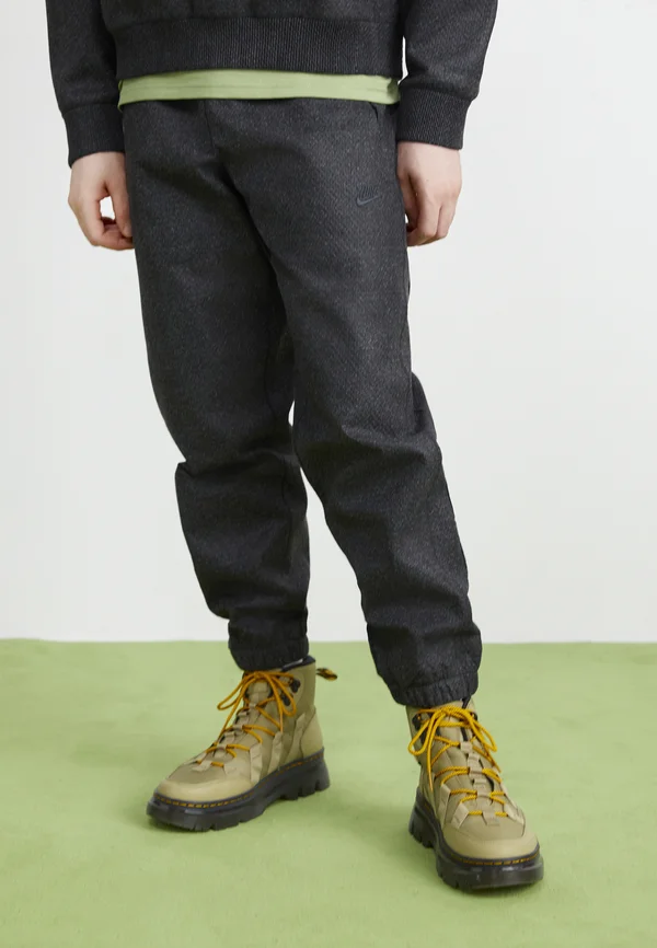 M NSW TP TFADV PANT NIKE FORWARD - Jogginghose - anthracite/black