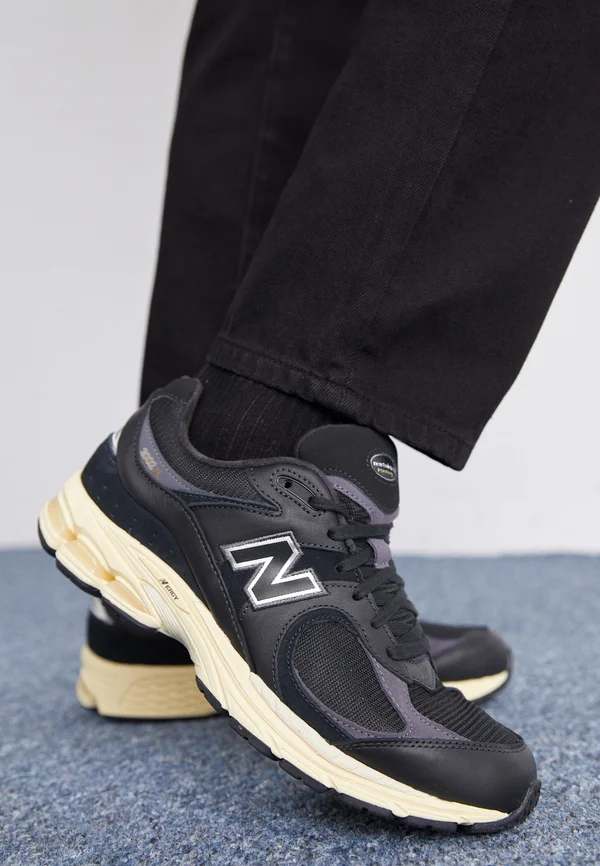 M2002 UNISEX - Sneaker low - black