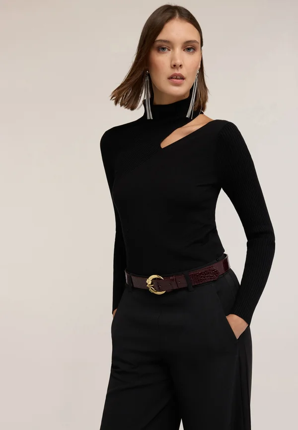 MAGLIA DOLCEVITA CON CUT-OUT ASIMMETRICO - Strickpullover - nero