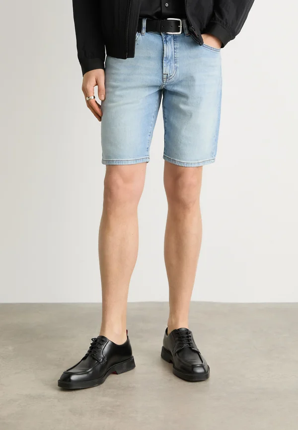 MAINE - Straight Leg - Jeans Shorts - light/pastel blue