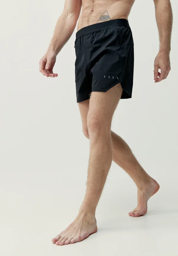 MALAUI - Kurze Sporthose - black