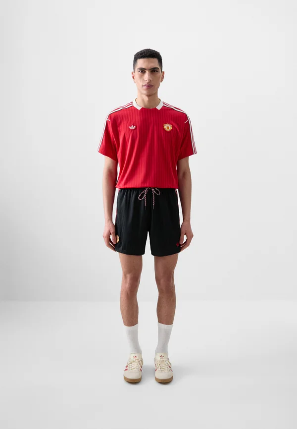 MANCHESTER UNITED ICON SHORT - Vereinsmannschaften - black