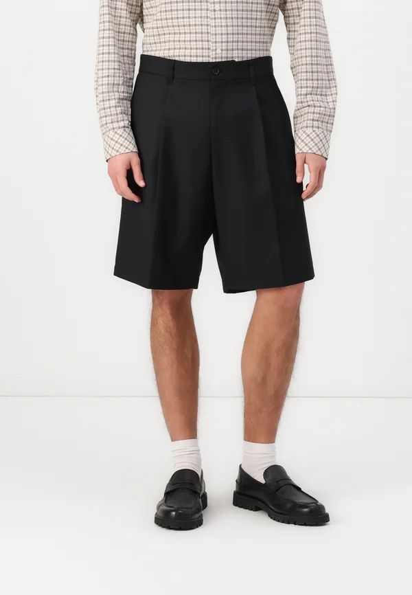 MANDLA - Shorts - black