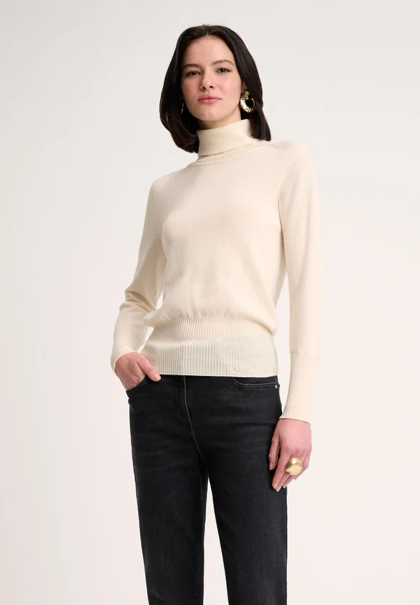 MANO - Strickpullover - panna