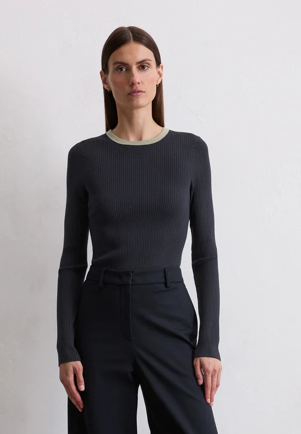 MARC O’POLO X DFB TRAVEL COLLECTION PULLOVER, LONGSLEEVE, ROUND NECK - Strickpullover - deep night blue