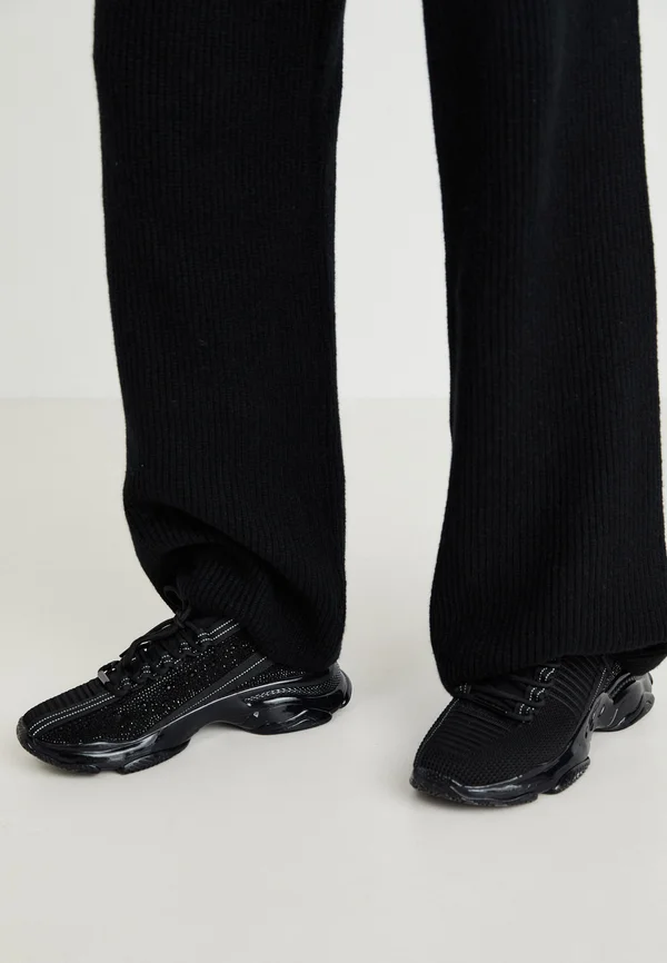 MAXILLA - Sneaker low - jet black