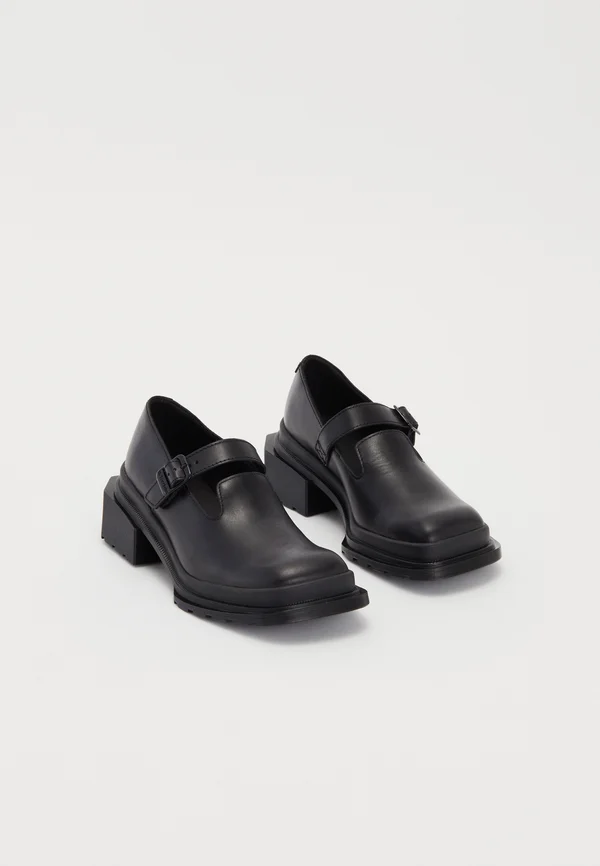 MAYBOLE - Plateaupumps - black