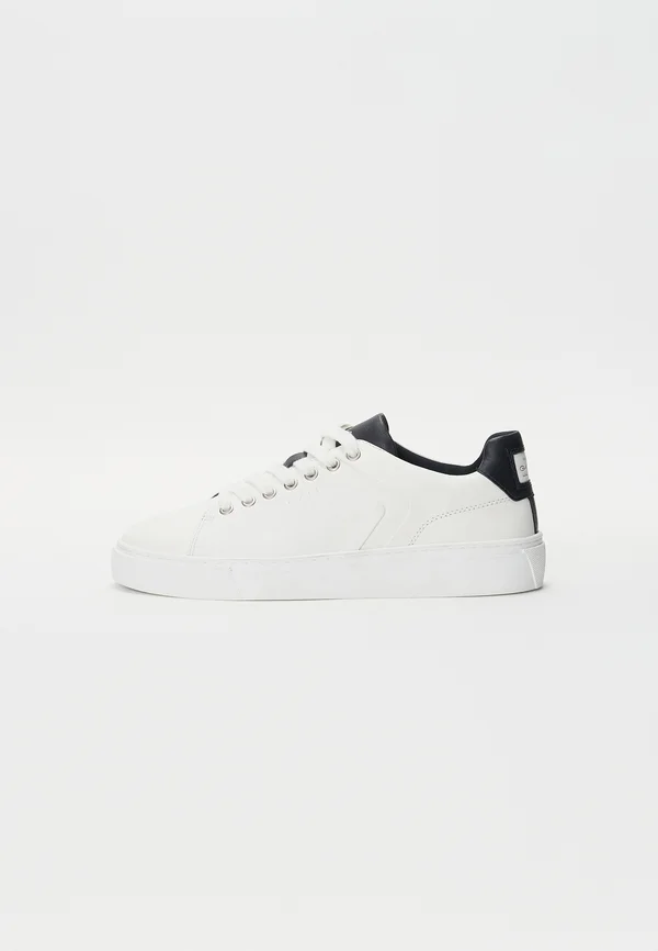 MC JULIEN - Sneaker low - white/marine