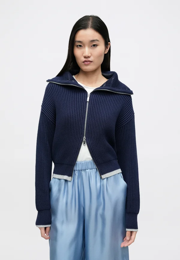 MCOQUINOA STRICKJACKE - Strickjacke - blau
