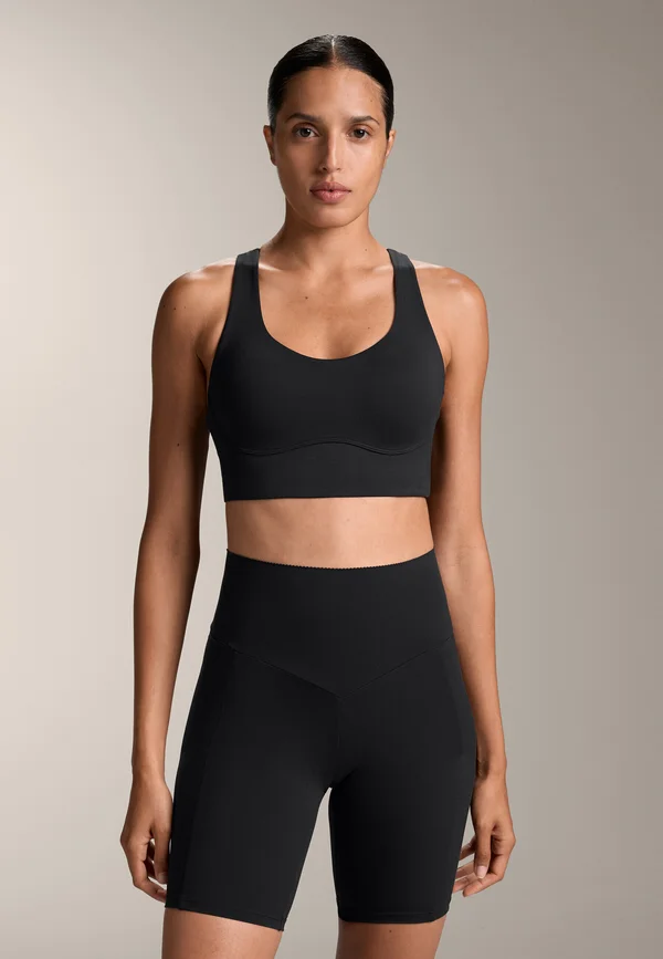 MEDIUM-SUPPORT COMPRESSIVE WITH CUPS - Sport-BH mit mittlerer Stützkraft - black