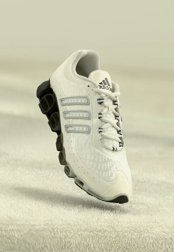 MEGARIDE UNISEX - Sneaker low - matte silver-coloured/core black