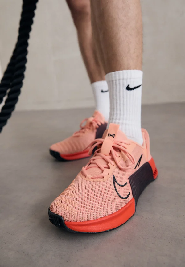 METCON 9 FLYEASE - Trainingsschuh - apricot agate/black/picante red/dark team red