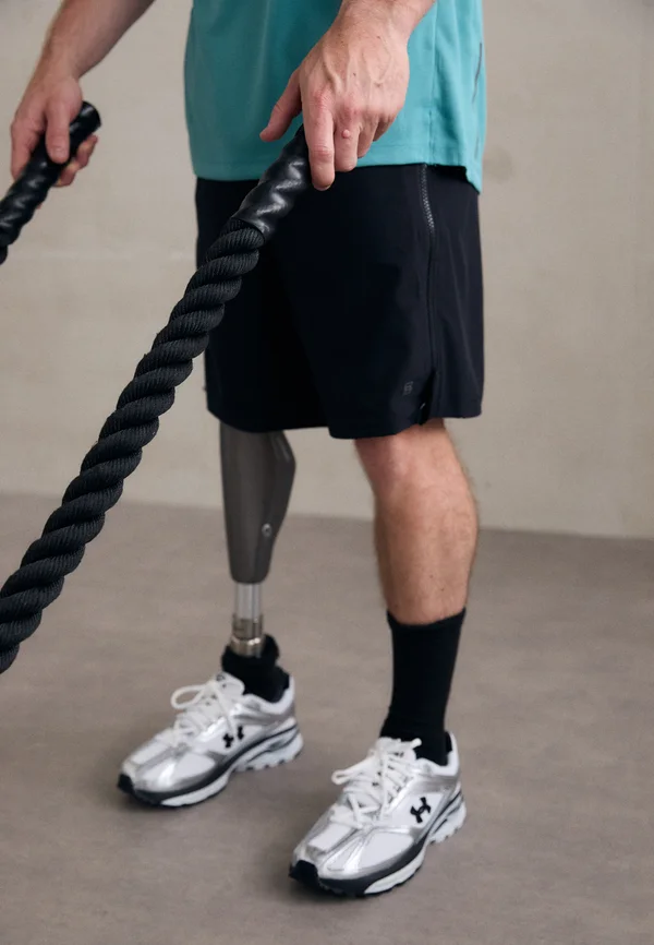 MID LENGTH ADAPTIVEPS ADAPT - Kurze Sporthose - black