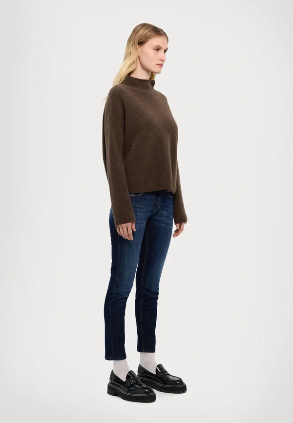 MIKA FUNNELNECK SWEATER - Strickpullover - driftwood